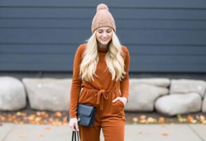 Corduroy Jumpsuit and BeanieCorduroy screams autumn! A jumpsuit in this fabric offers both texture and style. Pair it with a beanie to keep things casual, and don’t forget your favorite pair of sneakers to complete this laid-back look.